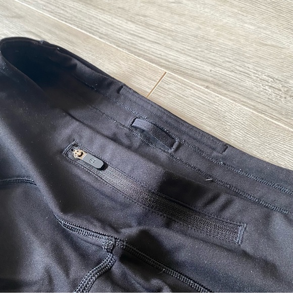 Black leggings with pockets from Lululemon - size 4 - Picture 3 of 9